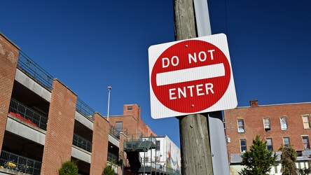 "DO NOT ENTER" sign on North Central Avenue [02]