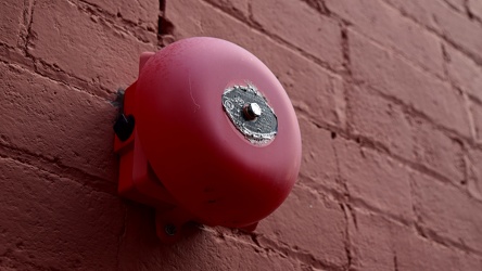 Fire alarm bell at 1 East Beverley Street [04]