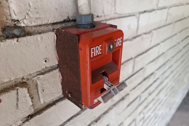 Fire alarm pull station at former Park Inn [03]