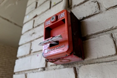 Fire alarm pull station at former Park Inn [04]