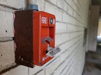 Fire alarm pull station at former Park Inn [02]