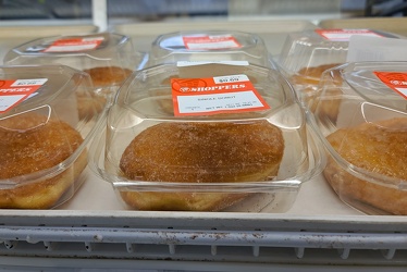 Individually packaged donuts at Shoppers Food [02]