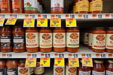 Jars of tomato sauce at Giant