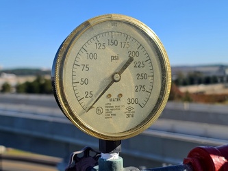 Water pressure gauge on a fire standpipe system [01]