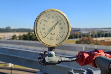 Water pressure gauge on a fire standpipe system [03]