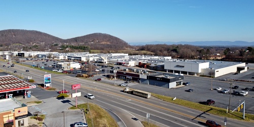 Overview of Staunton Mall [01]