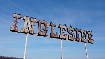 Neon sign at the Ingleside Resort [02]