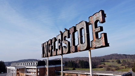 Neon sign at the Ingleside Resort [04]