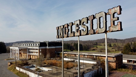 Neon sign at the Ingleside Resort [15]