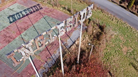 Neon sign at the Ingleside Resort [19]