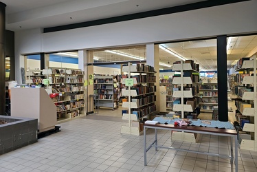 Former Piece Goods Shop in Staunton Mall [01]