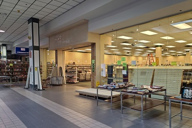 Former Hibbett Sports store at Staunton Mall [01]