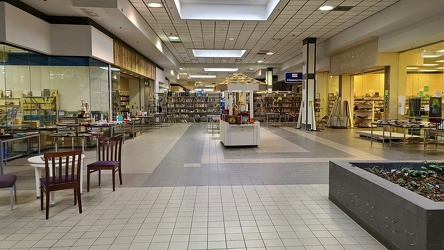 South end of JCPenney wing at Staunton Mall [02]