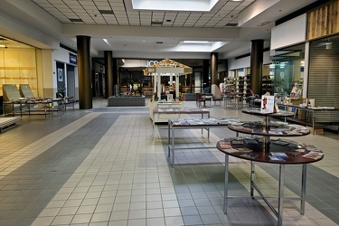 South end of JCPenney wing at Staunton Mall [01]