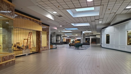 Staunton Mall Belk wing [02]