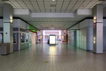 Corridor at center entrance to Staunton Mall [01]