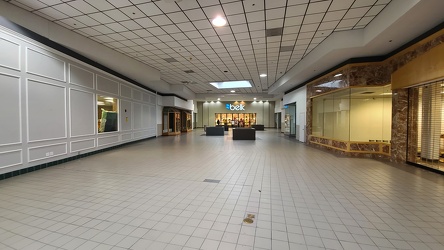 Staunton Mall Belk wing [03]