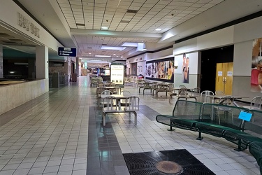 Food court area of Staunton Mall [02]