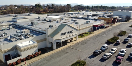 Center entrance to Staunton Mall [02]