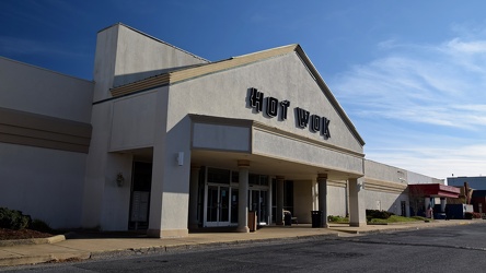 Center entrance to Staunton Mall [05]