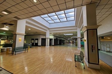 Center court at Staunton Mall [01]