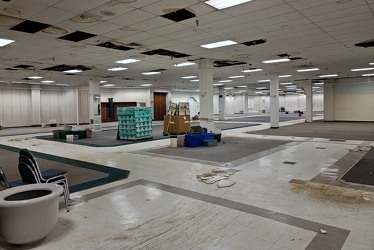 Interior of former Peebles store at Staunton Mall [01]