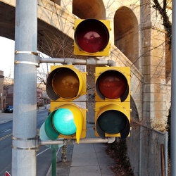 Right turn signal at Main Street and Green Lane [01]