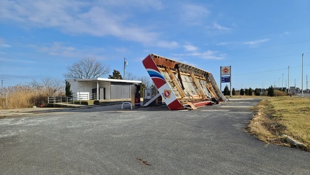 Abandoned gas station near Absecon, New Jersey [01]