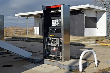 Abandoned gas station near Absecon, New Jersey [10]