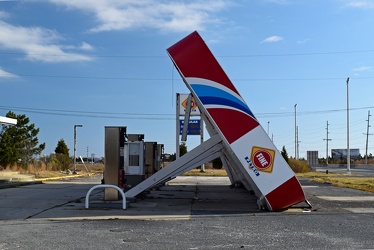 Abandoned gas station near Absecon, New Jersey [03]