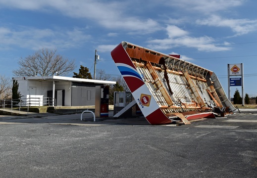 Abandoned gas station, January 15, 2021