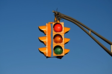 Traffic signal at intersection of Arctic and South Mississippi Avenues [02]