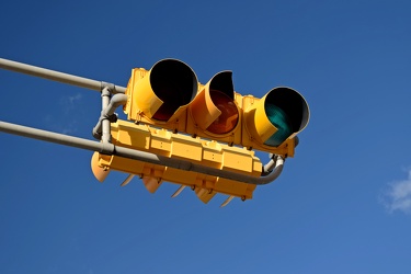 Horizontally-mounted traffic light in Atlantic City [01]