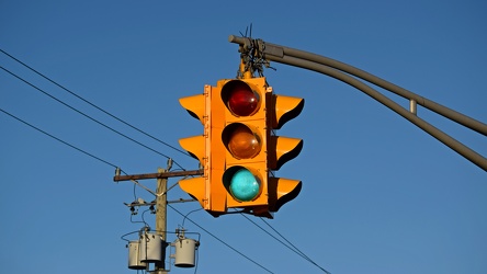 Traffic signal at intersection of Arctic and South Mississippi Avenues [03]