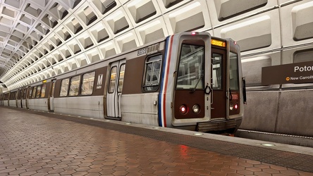 Train at Potomac Avenue station [01]