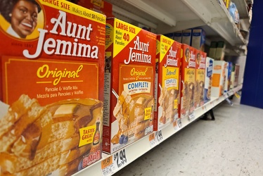 Aunt Jemima pancake mix at Giant Food [02]