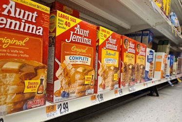 Aunt Jemima pancake mix at Giant Food [01]