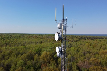 Communications antenna near Sandy Point [02]