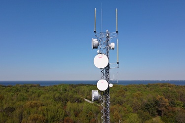 Communications antenna near Sandy Point [01]