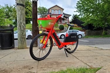 Lime bike at 20th Street and Rhode Island Avenue NE [01]