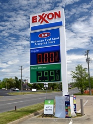 Out of gas at the Exxon on West Main Street [01]