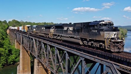 Train crossing Shepherdstown rail bridge [02]