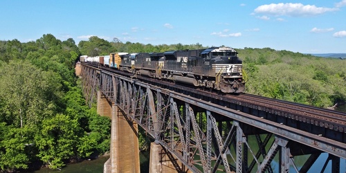 Train crossing Shepherdstown rail bridge [01]