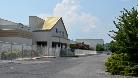 Staunton Mall with fence [03]