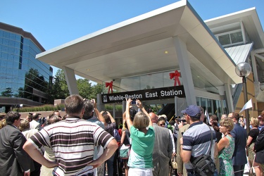 Crowds at the entrance to Wiehle-Reston East station [02]