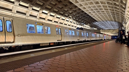 Silver Line train at Ballston-MU station [01]