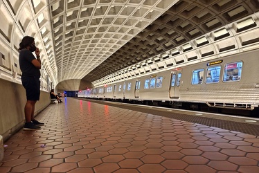 Silver Line train at Ballston-MU station [03]