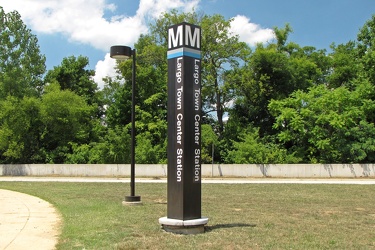 Largo Town Center station entrance pylon [06]