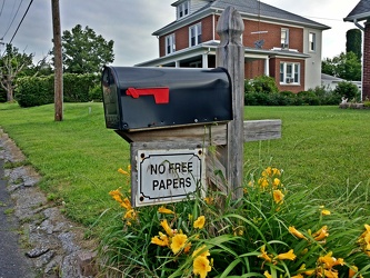 Mailbox with "NO FREE PAPERS" sign [01]