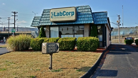 Labcorp in former Dunkin Donuts [03]